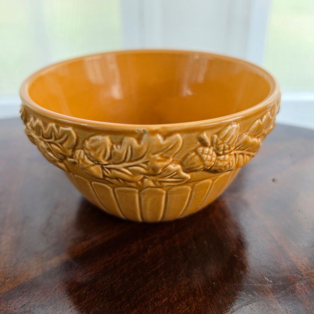 Better Homes & Gardens 2009 Yellow Acorn & Oak Leaf Bowl